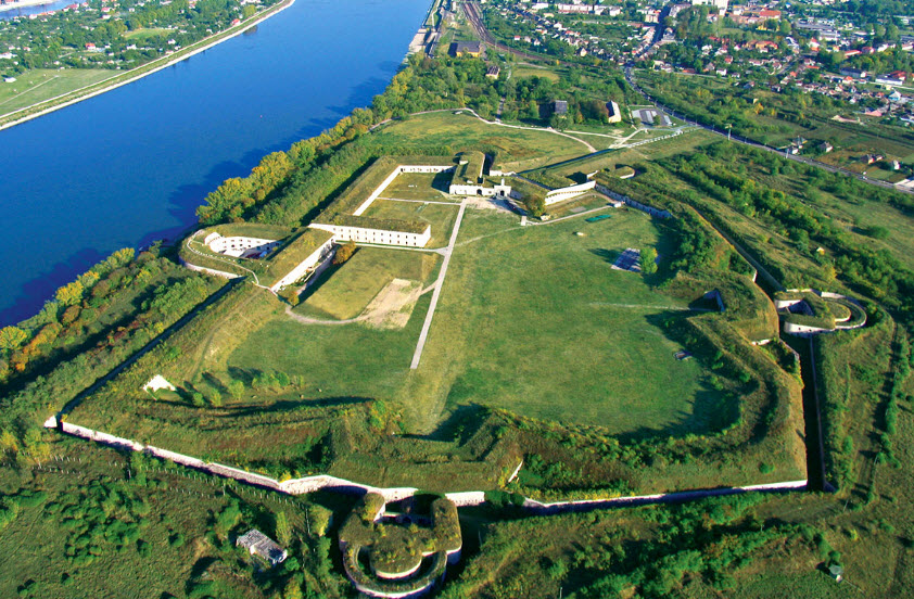 Fort Monostor, Hungary